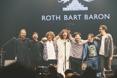 「ROTH BART BARON 10th Anv TOUR 2024-2025『Ice Age: Melt and Blooms』」ファイナル公演の様子。（撮影：金本凛太朗）