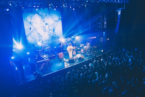 「ROTH BART BARON 10th Anv TOUR 2024-2025『Ice Age: Melt and Blooms』」ファイナル公演の様子。（撮影：金本凛太朗）