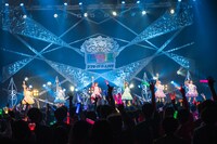 超ときめき♡宣伝部によるライブの様子。