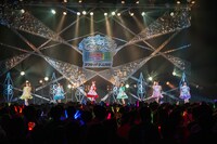 超ときめき♡宣伝部によるライブの様子。