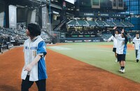 北海道・エスコンフィールドHOKKAIDOでのスペシャルミニライブより。