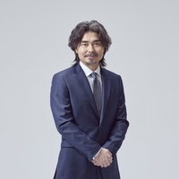 「サタデーLIVE ニュース ジグザグ」ナビゲーターの小澤征悦。