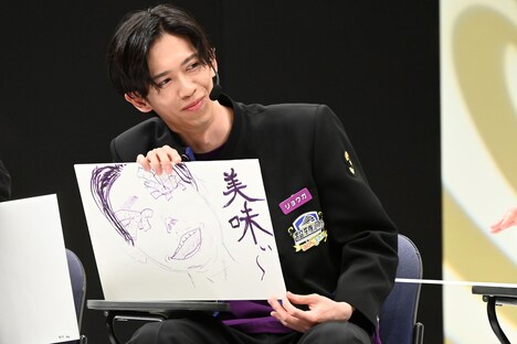 目に入れても痛くないビーフジャーキーへの思いを表現したリョウガ。