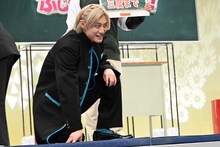 ユーキに敗北し悔しがるアロハ。