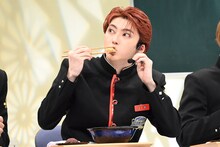 ごぼ天を食べるユーキ。