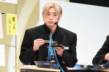 ぼた餅を食べるアロハ。