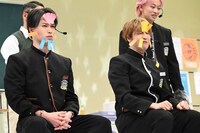 「表情筋選手権」マサヒロとタカシの決勝戦の様子。