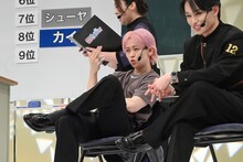 「根はクソ真面目」と診断されたシューヤ（中央）。