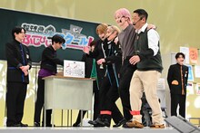 タカシ＆アロハペアとシューヤ＆団長先生ペアの対決の様子。