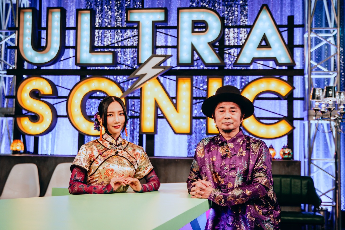 左からファーストサマーウイカ、増子直純。Ⓒテレビ東京