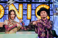 「超超音波」MCのファーストサマーウイカ、増子直純。Ⓒテレビ東京