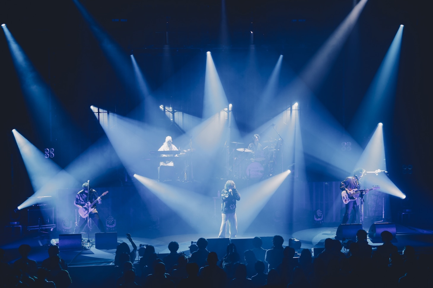 「Aqua Timez Re:visit tour 2025」初日公演の様子。