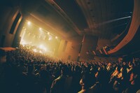 「Aqua Timez Re:visit tour 2025」初日公演の様子。