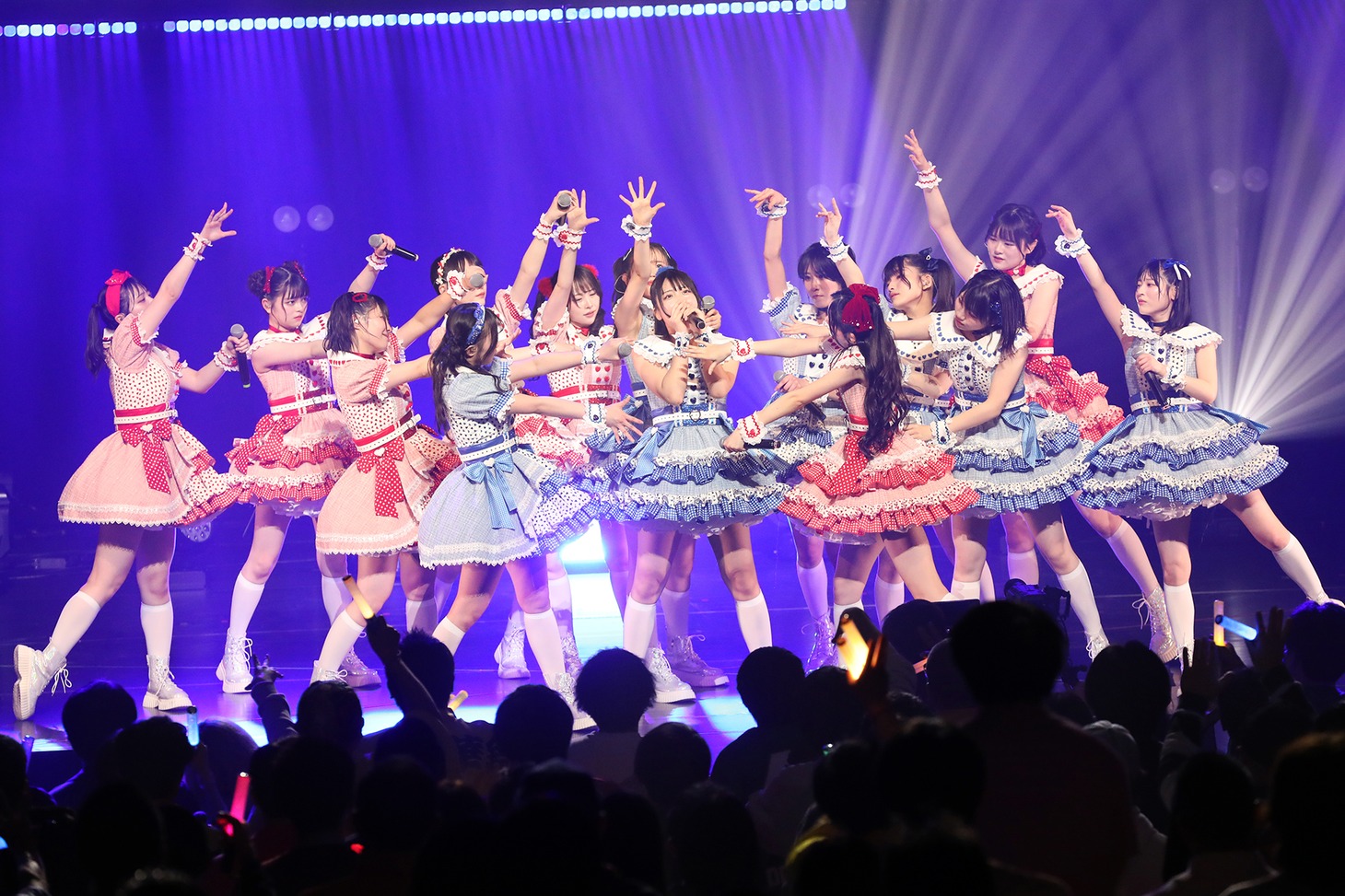 「虹のコンキスタドール SPRING TOUR 2025 『君の明日が晴れるなら』」初日公演の様子。