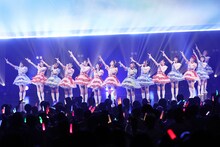 「虹のコンキスタドール SPRING TOUR 2025 『君の明日が晴れるなら』」初日公演の様子。