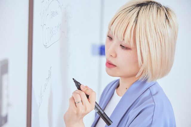 CDリリースに関係する職業を書き出していくありぼぼさん。