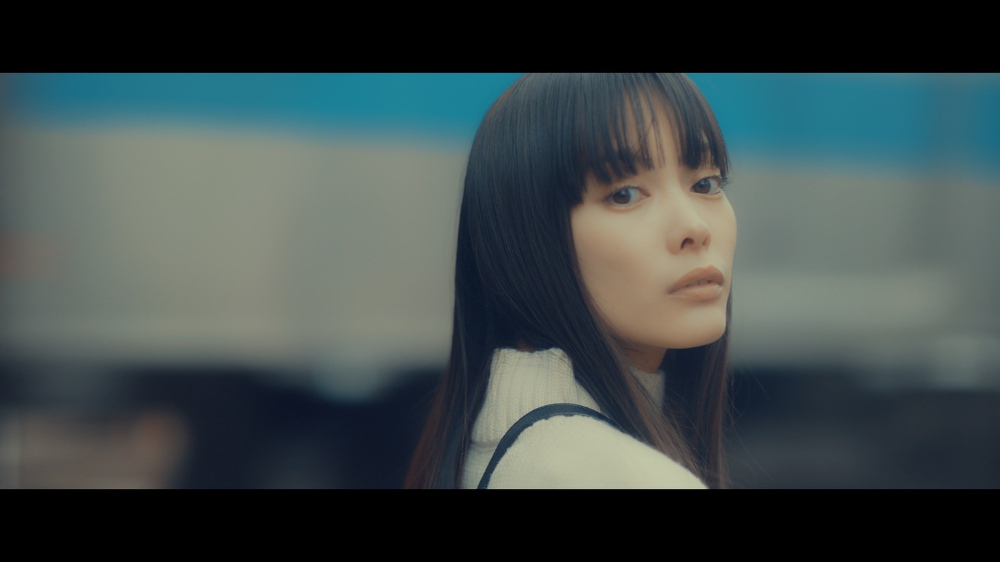 CHiCO「6:00 PM」ミュージックビデオのワンシーン。