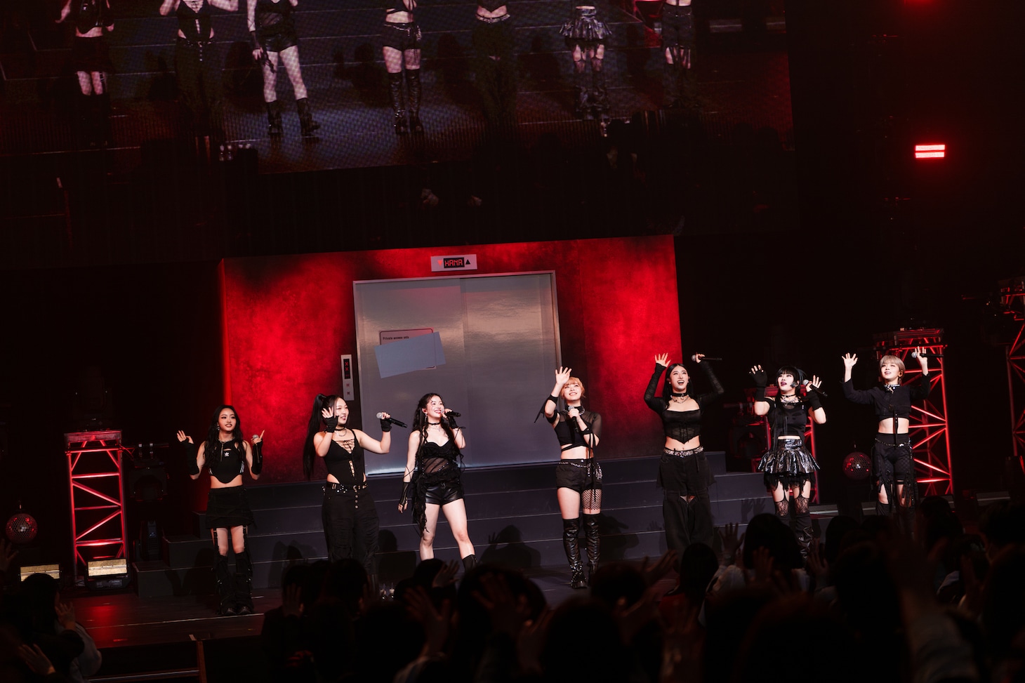 「HANA デビュー直前イベント」埼玉・大宮ソニックシティ 大ホール公演の様子。