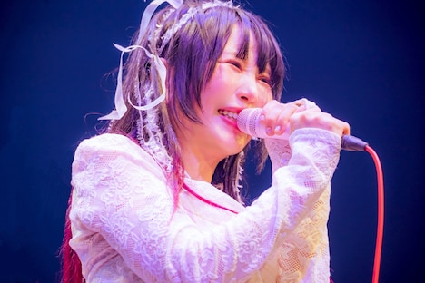 大森靖子（Vo, G）（撮影：汐留シユ）