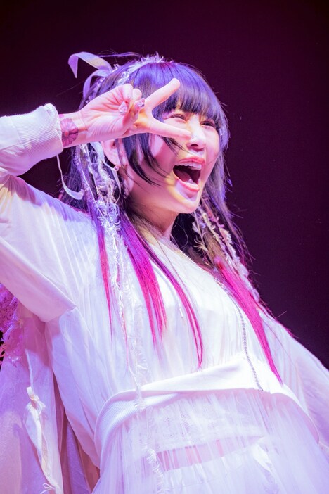 大森靖子（Vo, G）（撮影：汐留シユ）