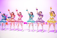 超ときめき♡宣伝部による生配信ライブの様子。