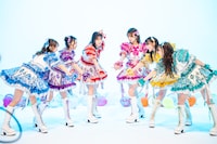 超ときめき♡宣伝部による生配信ライブの様子。