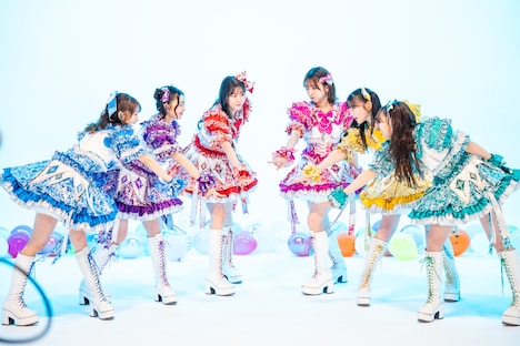 超ときめき♡宣伝部による生配信ライブの様子。