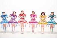 超ときめき♡宣伝部による生配信ライブの様子。