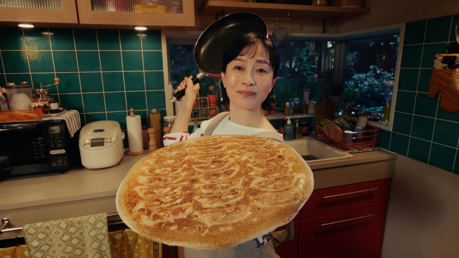 「AJINOMOTOギョーザ」新CM「ラス1」編より。