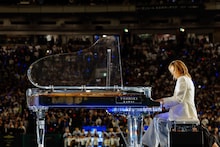 東京ドームで日米国歌を演奏したYOSHIKI。