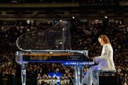 東京ドームで日米国歌を演奏したYOSHIKI。