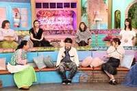 後段左からかなで（3時のヒロイン）、藤田ニコル、若槻千夏、生見愛瑠、前列左からいとうあさこ、長尾謙杜（なにわ男子）、指原莉乃。©フジテレビ