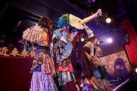 カイジューバイミーのワンマンライブワンマンライブ「怪獣大全集」の様子。