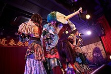 カイジューバイミーのワンマンライブワンマンライブ「怪獣大全集」の様子。