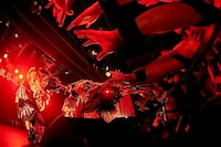 カイジューバイミーのワンマンライブワンマンライブ「怪獣大全集」の様子。