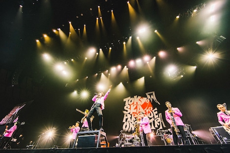 宮本浩次とのセッションの様子。(撮影:青木カズロー)