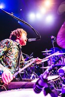 茂木欣一（Dr）（撮影：青木カズロー）