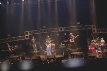 Furui Rihoとバンドメンバー。（Photo by mofu）