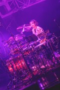 ドラムに挑戦するFurui Riho（Photo by mofu）