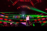 人気画像10位は「INABA／SALASが8年ぶりのツアー開催、最後の最後までピースフルな時間」より、「INABA／SALAS TOUR 2025 -Never Goodbye Only Hello-」神奈川・横浜BUNTAI公演の様子。©VERMILLION