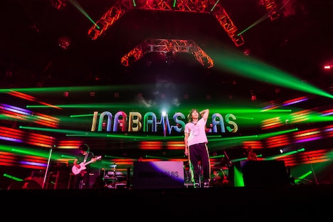 「INABA／SALAS TOUR 2025 -Never Goodbye Only Hello-」神奈川・横浜BUNTAI公演の様子。©VERMILLION