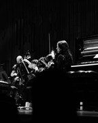 青葉市子「Luminescent Creatures World Tour」Barbican Centre公演の様子。（Photo by Ellie Slorick）