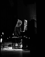 青葉市子「Luminescent Creatures World Tour」Barbican Centre公演の様子。（Photo by Ellie Slorick）