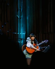 青葉市子（Photo by Ellie Slorick）