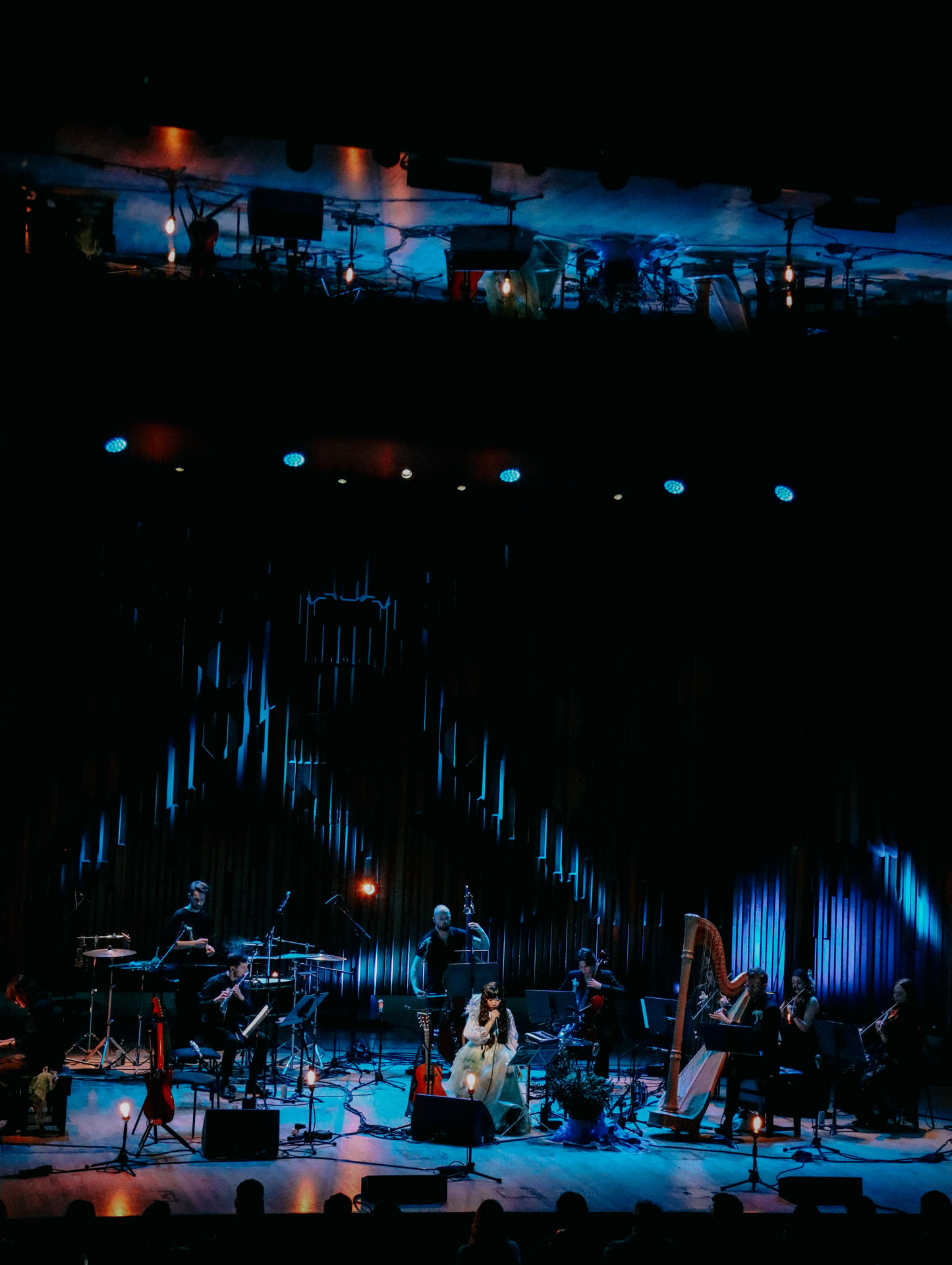 青葉市子「Luminescent Creatures World Tour」Barbican Centre公演の様子。（Photo by Ellie Slorick）