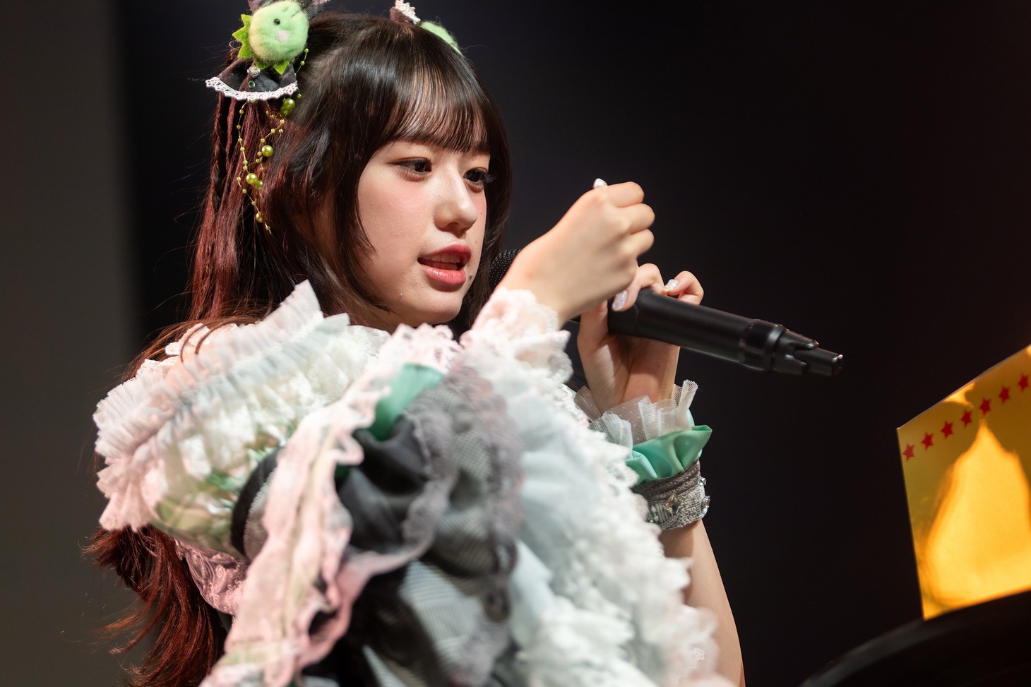 次々と質問に答える小久保柚乃。