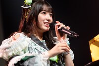 矢継ぎ早に質問に答える小久保柚乃。