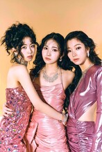 IS:SUE ©LAPONE GIRLS