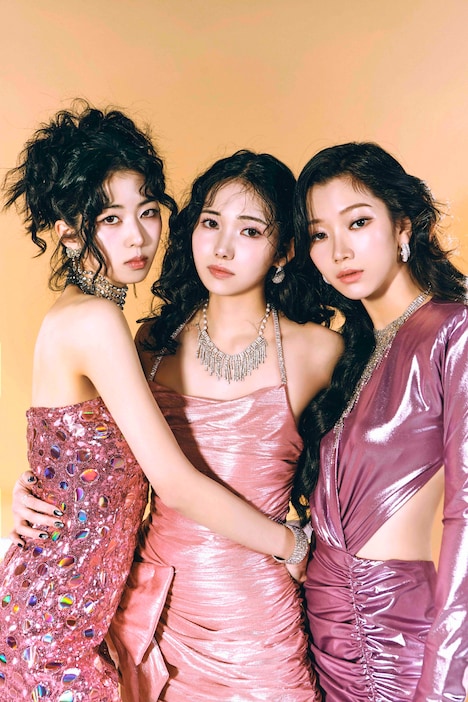 IS:SUE ©LAPONE GIRLS