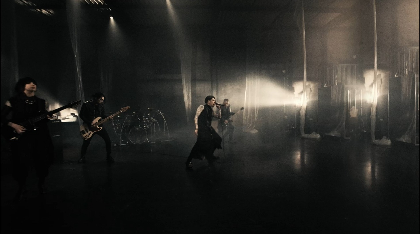 lynch.「GOD ONLY KNOWS」ミュージックビデオより